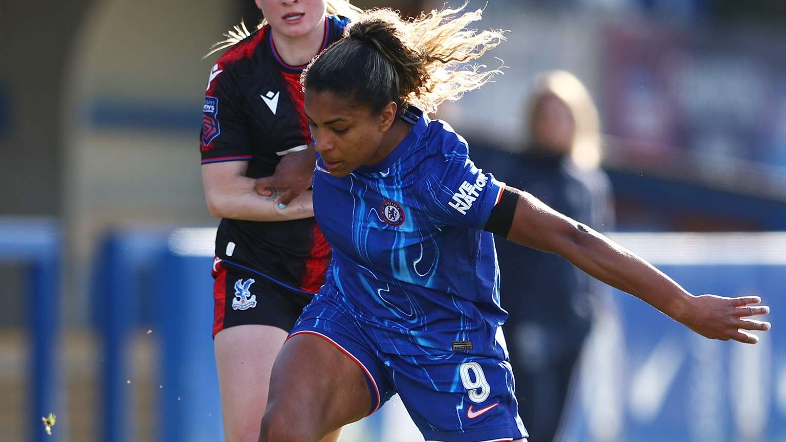 李丽莎与欧洲杯的深厚情缘：姐妹背后的足球传奇